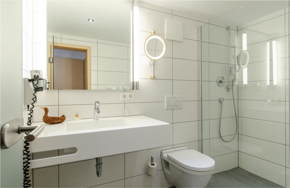 Blume Hausach Superior Zimmer Badezimmer Unterkunft Hausach Kinzigtal Schwarzwald Hotel