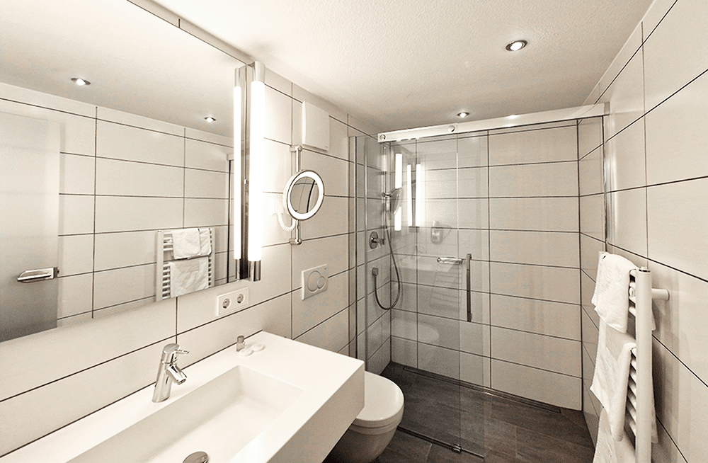 Badezimmer--Comfort Zimmer-Schwarzwald-Hotel-Hausach