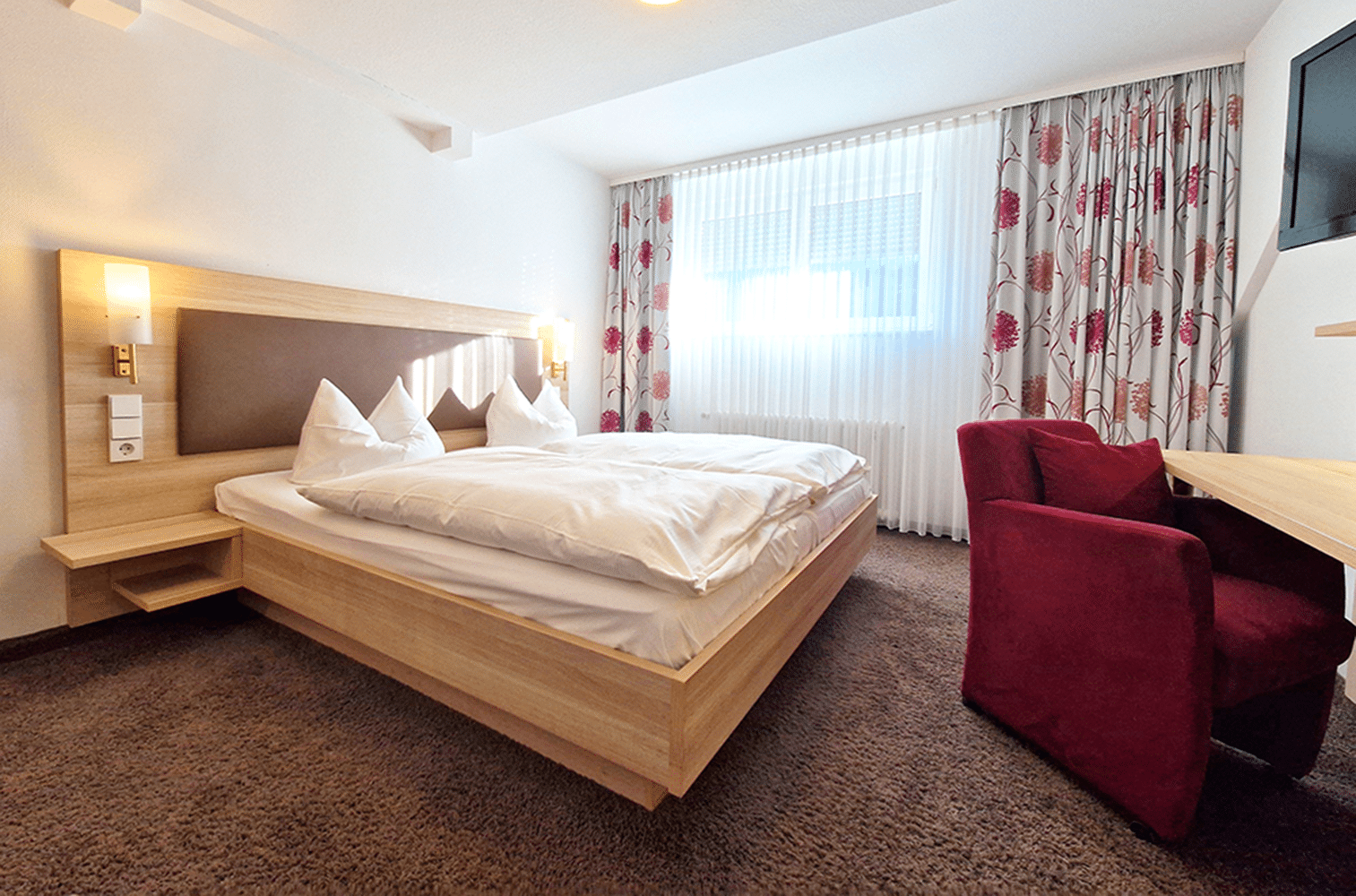 Comfort Zimmer Blume-Hausach-Comfort-Zimmer-TV-Hotel-Schwarzwaldregion-Hausach
